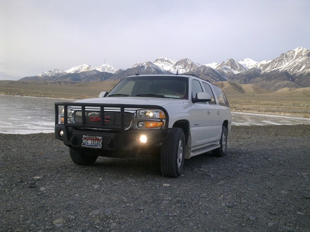 2001 - 2006 GMC Yukon/Yukon XL Front Bumper (5 or 6 Lug Only) - Iron Bull BumpersFRONT IRON BUMPER