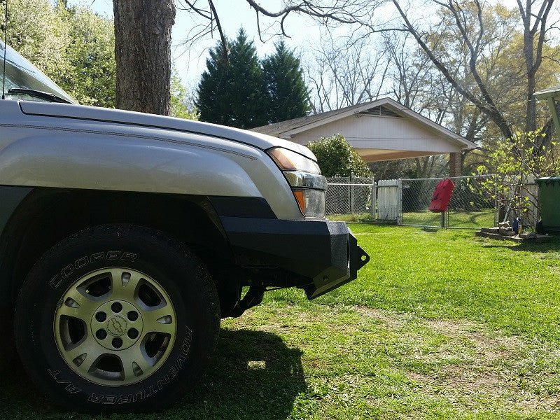 2002-2006 Chevrolet Avalanche 2500 Front Bumper (CLADDED VERSION ONLY) - Iron Bull BumpersFRONT IRON BUMPER