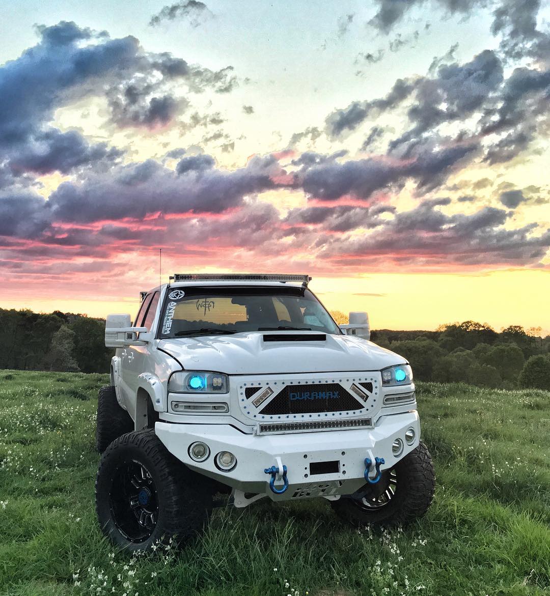 2003-2007 GMC Sierra 2500/3500 Front Bumper - Iron Bull BumpersFRONT IRON BUMPER