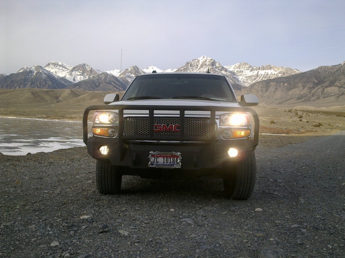 2001 - 2006 GMC Yukon/Yukon XL Front Bumper (5 or 6 Lug Only) - Iron Bull BumpersFRONT IRON BUMPER