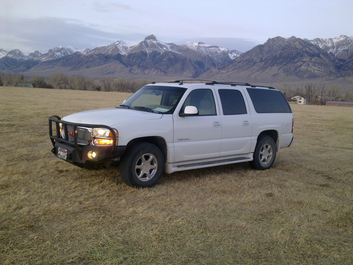 2001 - 2006 GMC Yukon/Yukon XL Front Bumper (5 or 6 Lug Only) - Iron Bull BumpersFRONT IRON BUMPER