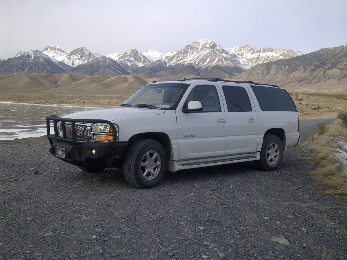 2001 - 2006 GMC Yukon/Yukon XL Front Bumper (5 or 6 Lug Only) - Iron Bull BumpersFRONT IRON BUMPER