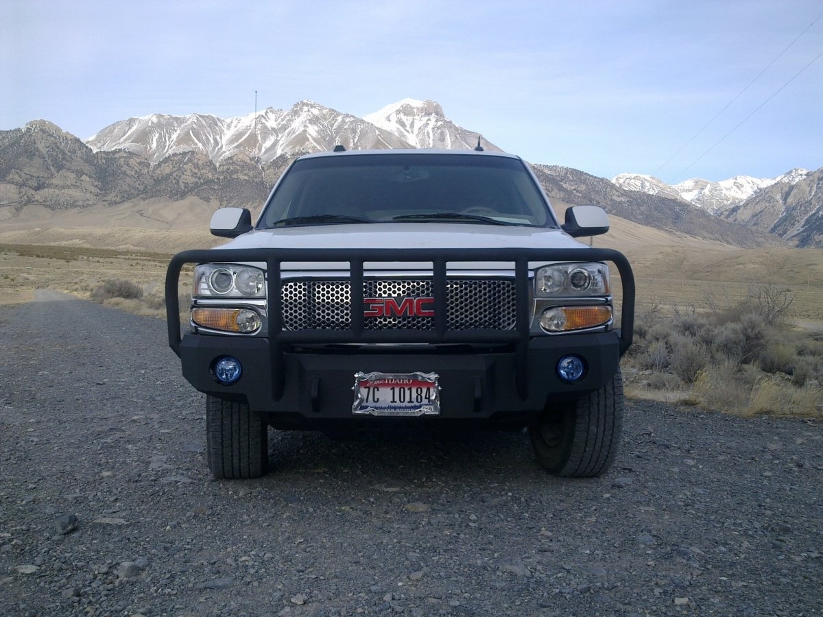 2001 - 2006 GMC Yukon/Yukon XL Front Bumper (5 or 6 Lug Only) - Iron Bull BumpersFRONT IRON BUMPER